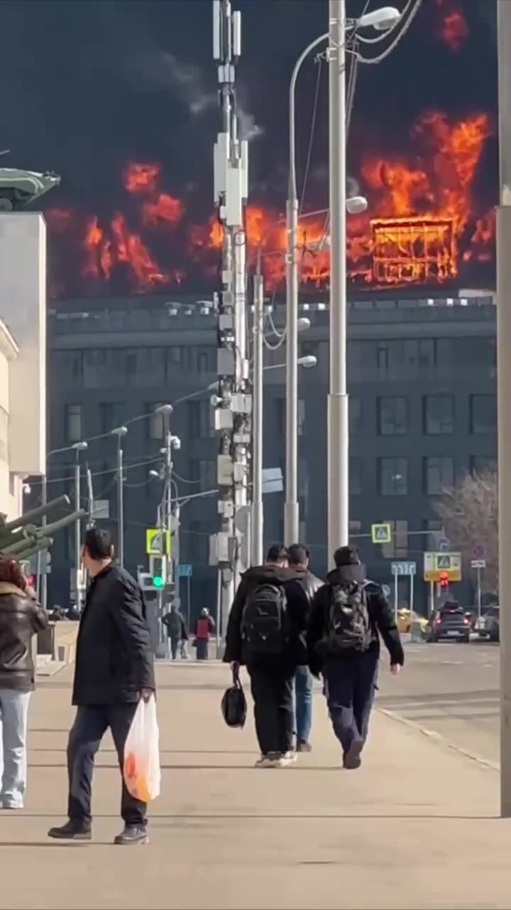 בית מגורים עולה באש במרכז מוסקבה