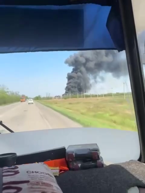 रोस्तोव क्षेत्र के आज़ोव में गोदामों में भीषण आग