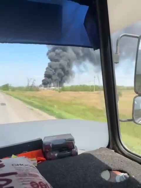 रोस्तोव क्षेत्र के आज़ोव में गोदामों में भीषण आग