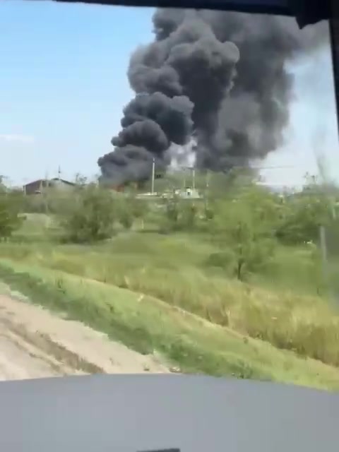 रोस्तोव क्षेत्र के आज़ोव में गोदामों में भीषण आग