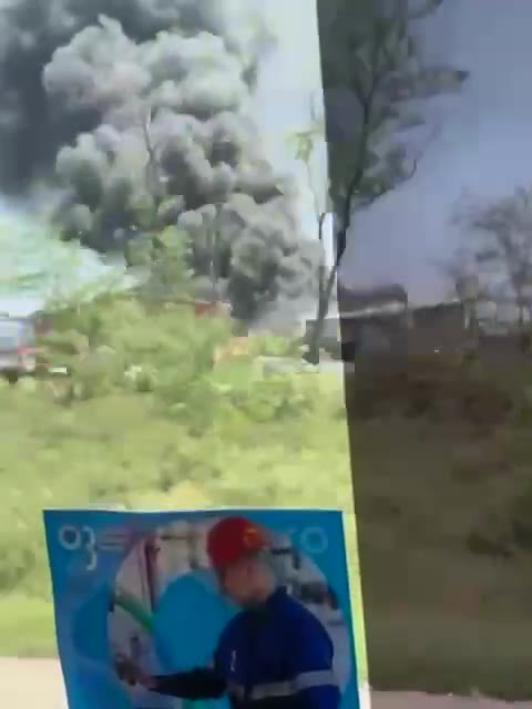 Grote brand in pakhuizen in Azov in de regio Rostov