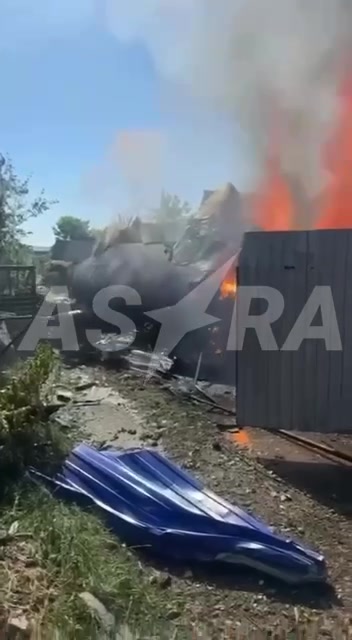 Kazan'ın Derbyshki ilçesinde bir özel evin arazisine hafif bir uçak düştü, yerel sakinler bildirdi