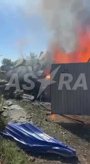 Kazan'ın Derbyshki ilçesinde bir özel evin arazisine hafif bir uçak düştü, yerel sakinler bildirdi