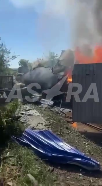 Kazan'ın Derbyshki ilçesinde bir özel evin arazisine hafif bir uçak düştü, yerel sakinler bildirdi