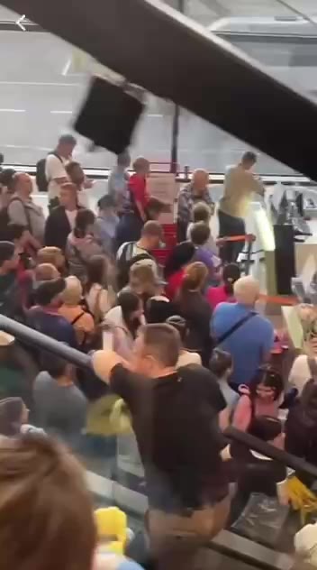 Aeroflot's operations are completely paralyzed - the carrier can't even issue refunds to passengers for cancelled flights because the servers are down due to hackers. The company asked passengers of cancelled flights not to come to the airport