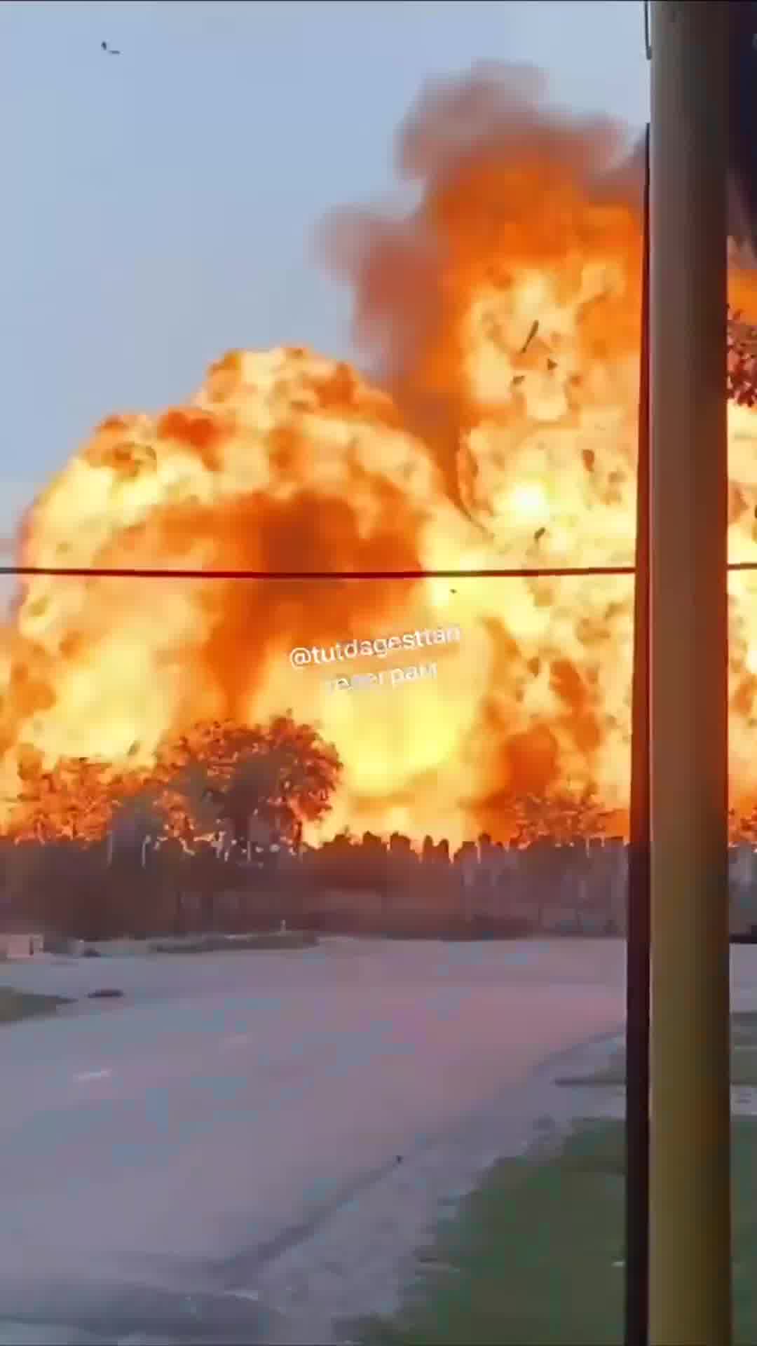 Powerful explosion in Dagestan at the petrol station. According to Baza, two people were injured