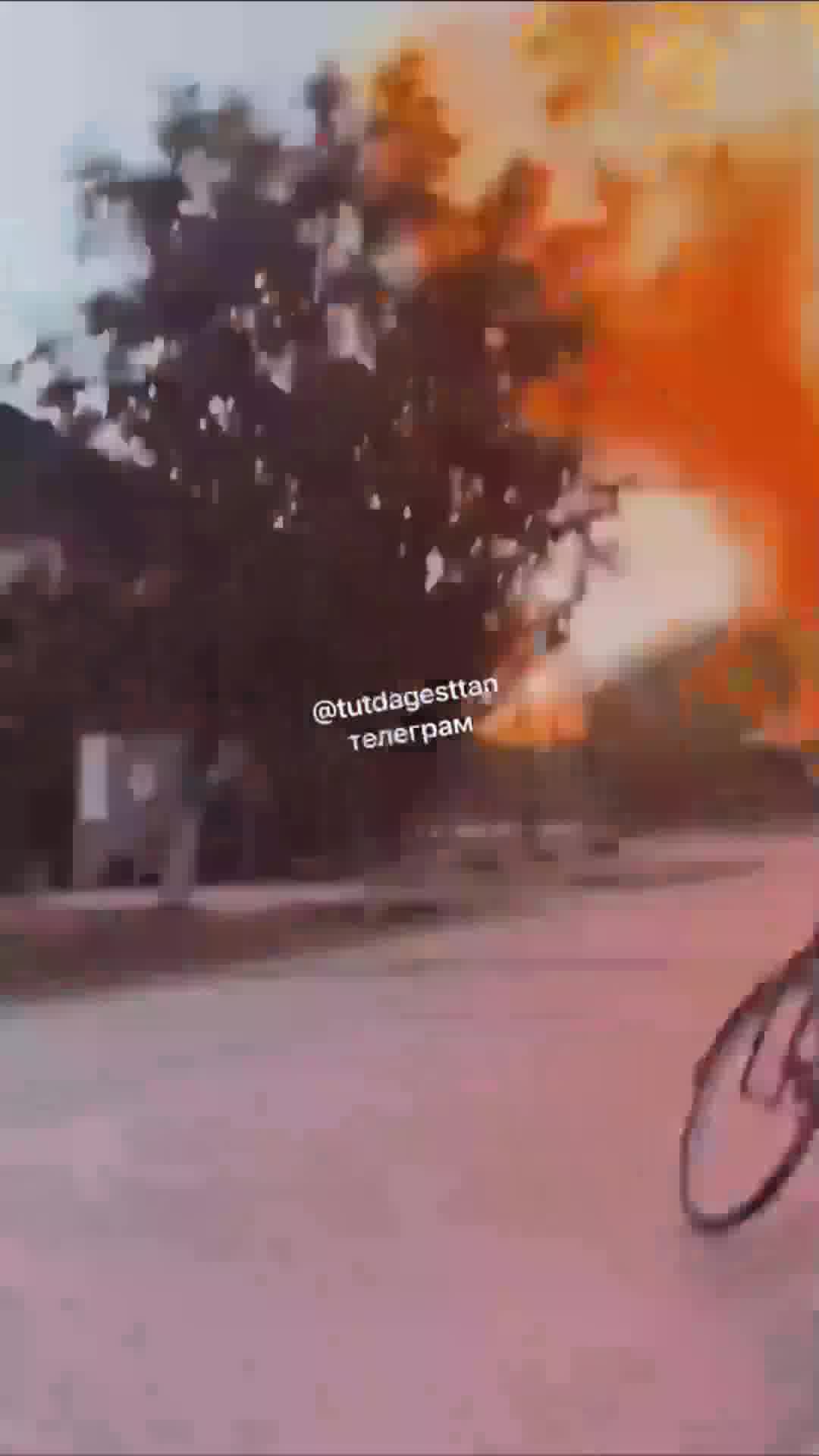 Powerful explosion in Dagestan at the petrol station. According to Baza, two people were injured