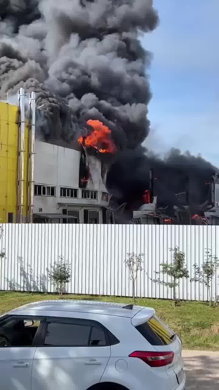 Big fire at the warehouse in Nekrasovskiy village of Moscow region