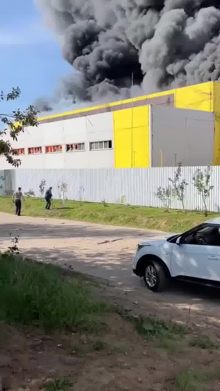 Big fire at the warehouse in Nekrasovskiy village of Moscow region