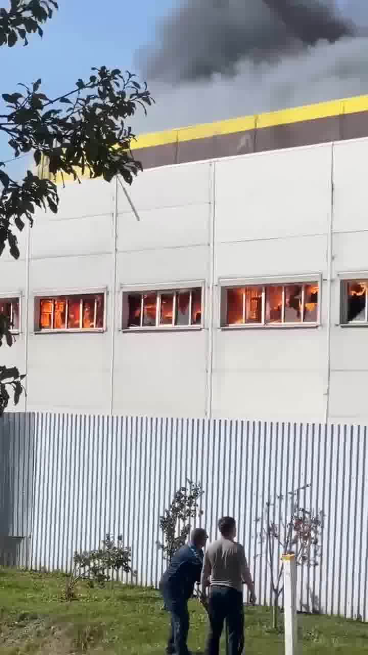 Big fire at the warehouse in Nekrasovskiy village of Moscow region