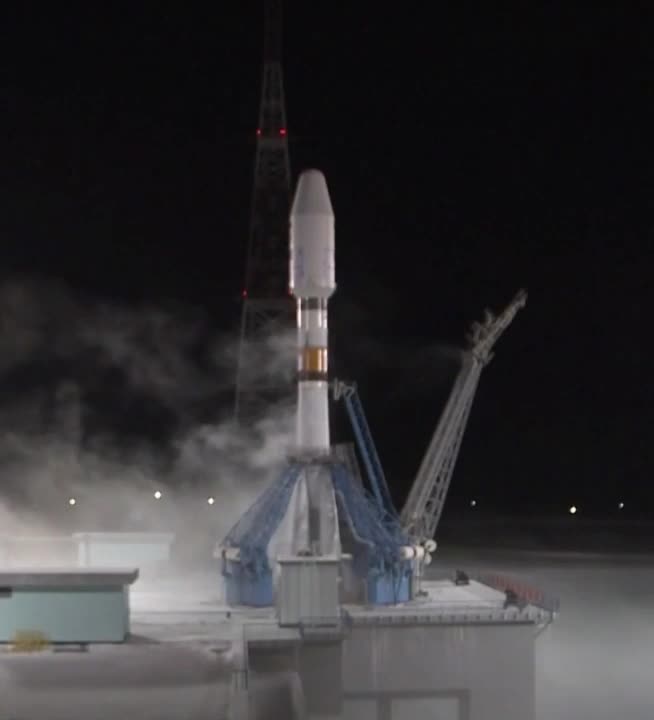 Video vom Start der Sojus-2.1b-Rakete mit 52 Satelliten vom Kosmodrom Wostotschny.