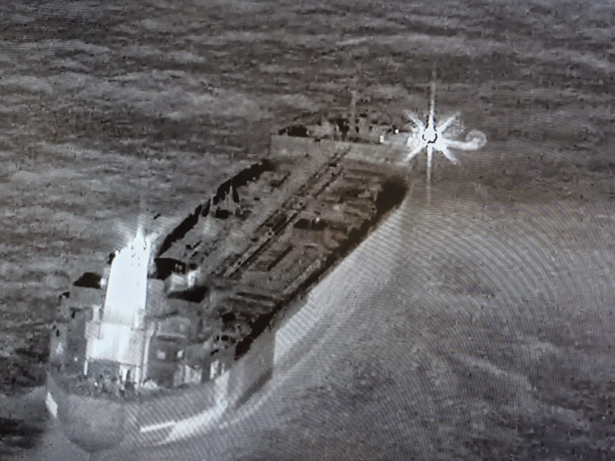 Belçika Savunma Bakanı: Son birkaç saat içinde, silahlı kuvvetlerimiz, Fransız Savunma Kuvvetlerinin desteğiyle, Rusya'nın gizli filosuna ait bir petrol tankerine el koydu. Gemi şu anda Zeebrugge limanına götürülüyor ve orada ele geçirilecek. Mavi İzinsiz Giriş Operasyonu, son derece cesur bir ekip tarafından gerçekleştirildi.