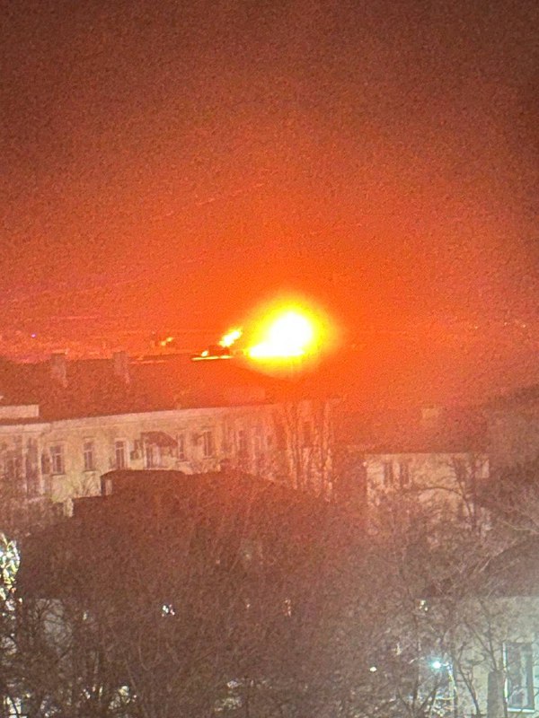 Novorossiysk limanında patlamalar meydana geldiği bildirildi.