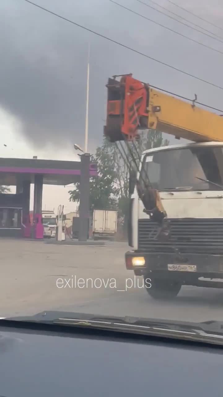 В Ростове крупный пожар после ночного налета беспилотников.