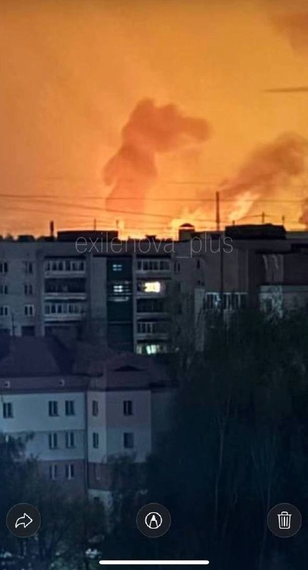 В Ярославле возникли пожары в результате ударов беспилотников.
