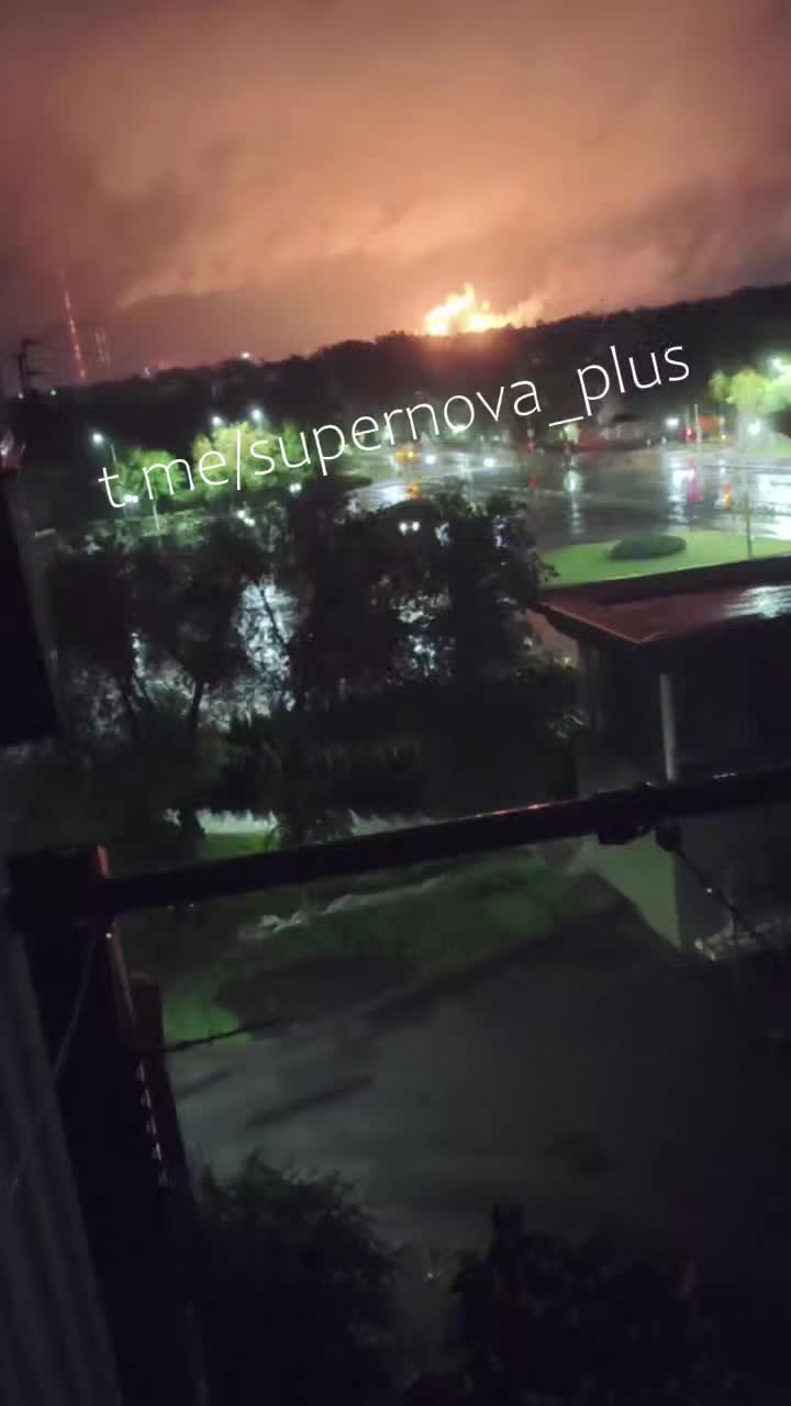S'informa d'un incendi a la planta química de Nevinnomyssk, al territori de Stavropol, després d'un presumpte atac amb drons.