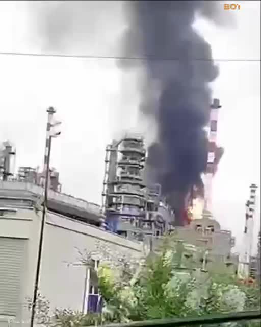 Сообщается о пожарах и взрывах на Антипинском нефтеперерабатывающем заводе в Тюмени.