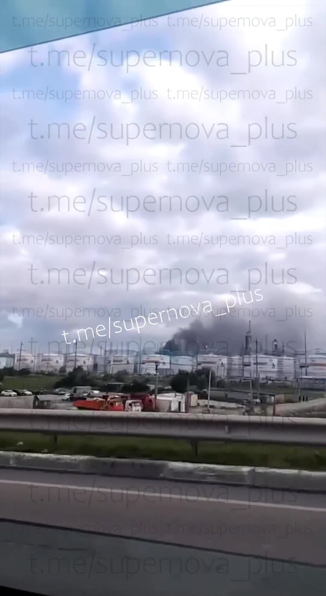 Incendi després d'explosions en una refineria de petroli a Slavyansk-na-Kubani