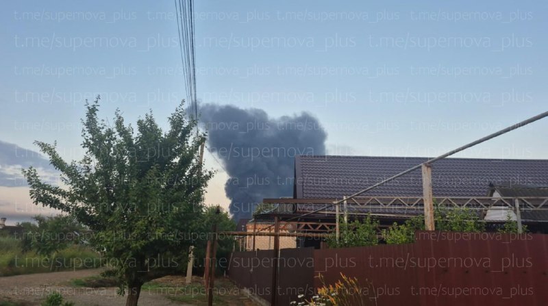 Po dronų atakos kilo gaisras naftos saugykloje Poltavskajoje, Krasnodaro krašte.
