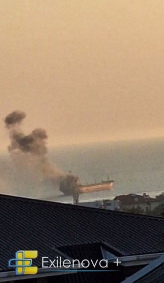 In der Nähe von Noworossijsk ist soeben ein Schiff getroffen worden.