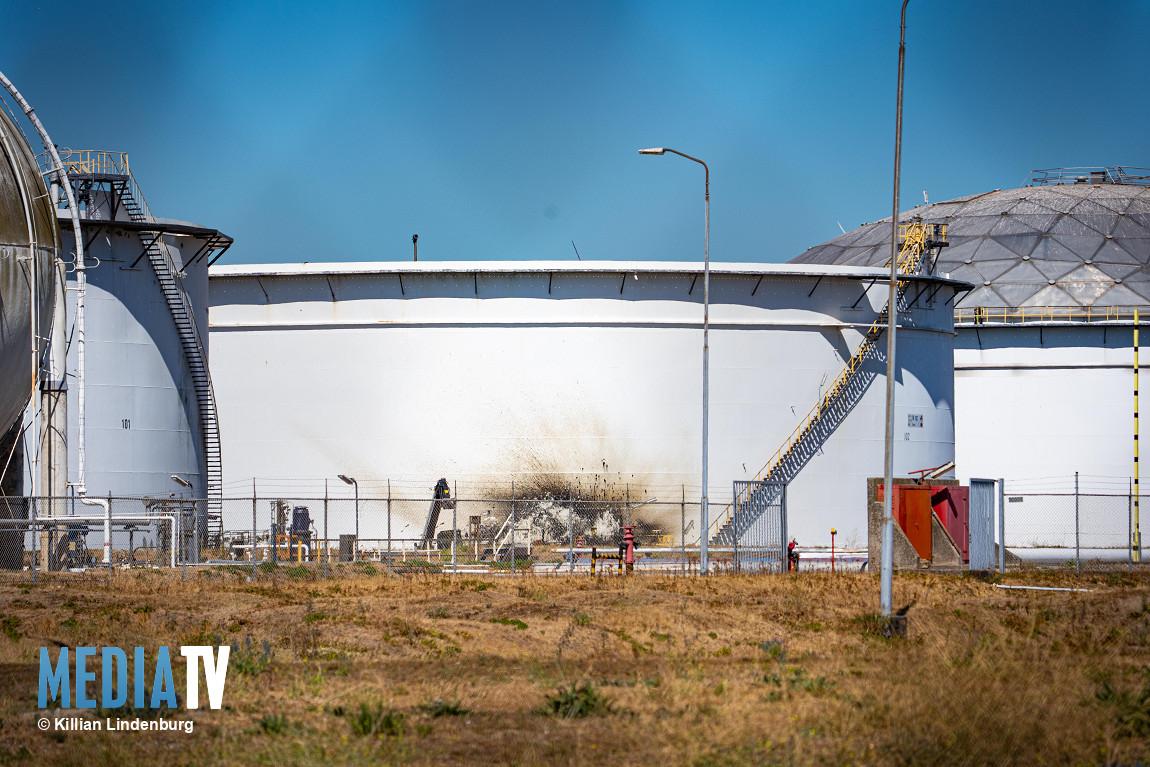 An explosion has occurred at a tank terminal on the Moezelweg in Europoort, Rotterdam. At least one person has been killed in the incident. Several injured people have been taken to the hospital