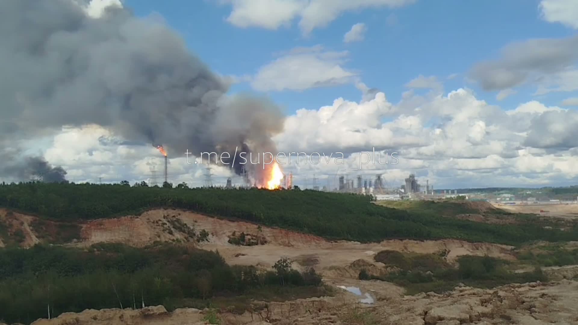 Amur doğal gaz işleme tesisinde patlama meydana geldiği bildirildi.