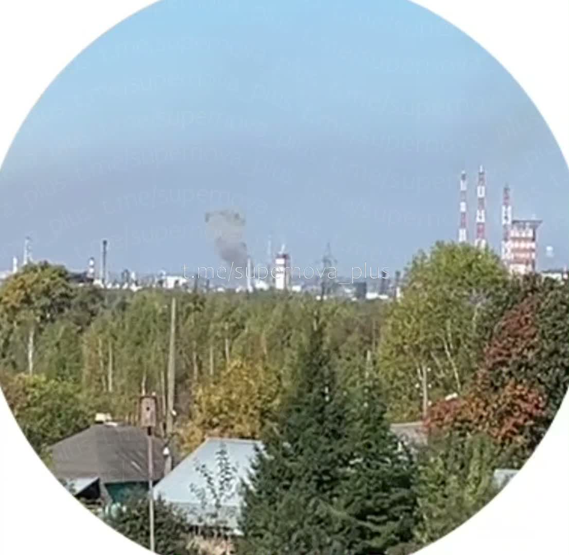 Беспилотники атаковали химический завод в Березниках, Пермский край.