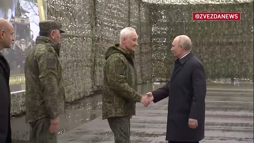 Poutine inspecte le terrain d'entraînement de Chebarkulsky, où il observe les exercices du Centre-2026. Les exercices sont menés conformément au plan d'entraînement des forces armées russes, impliquant plus de 47 000 militaires.