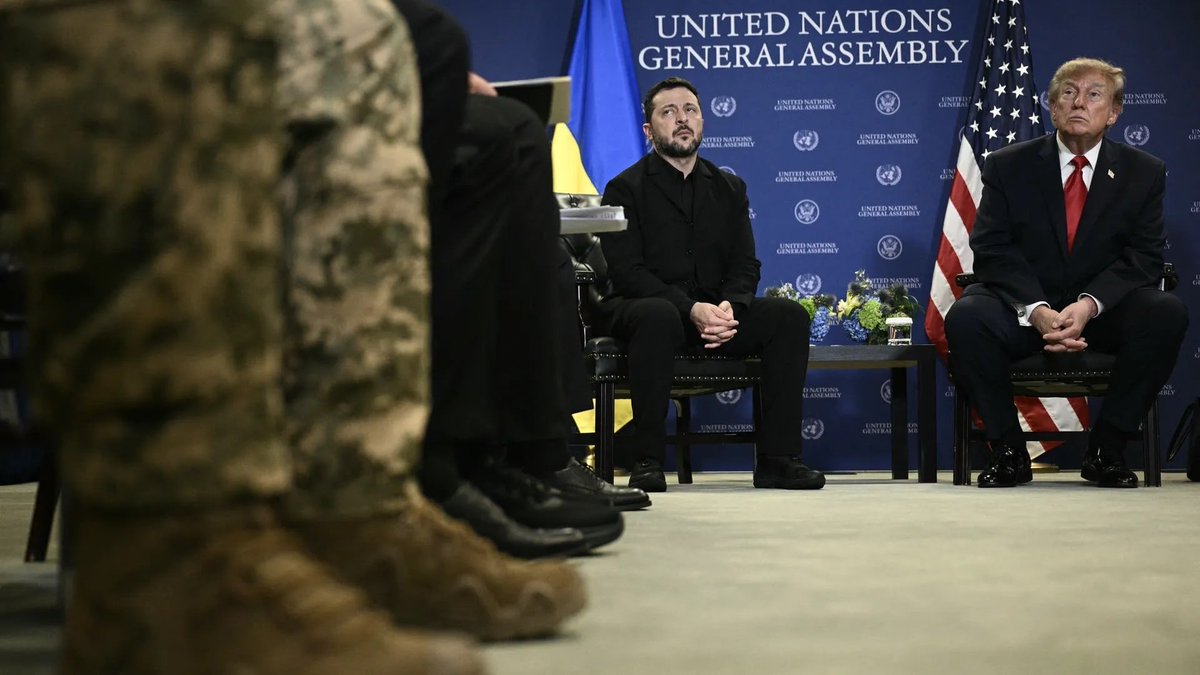 Selon Axios, les États-Unis ont menacé de restreindre l'accès de l'Ukraine à des renseignements si les attaques contre les raffineries pétrolières russes se poursuivent. Cette déclaration aurait été faite lors de discussions avec des représentants américains à Miami. Les États-Unis n'ont pas confirmé cette information.