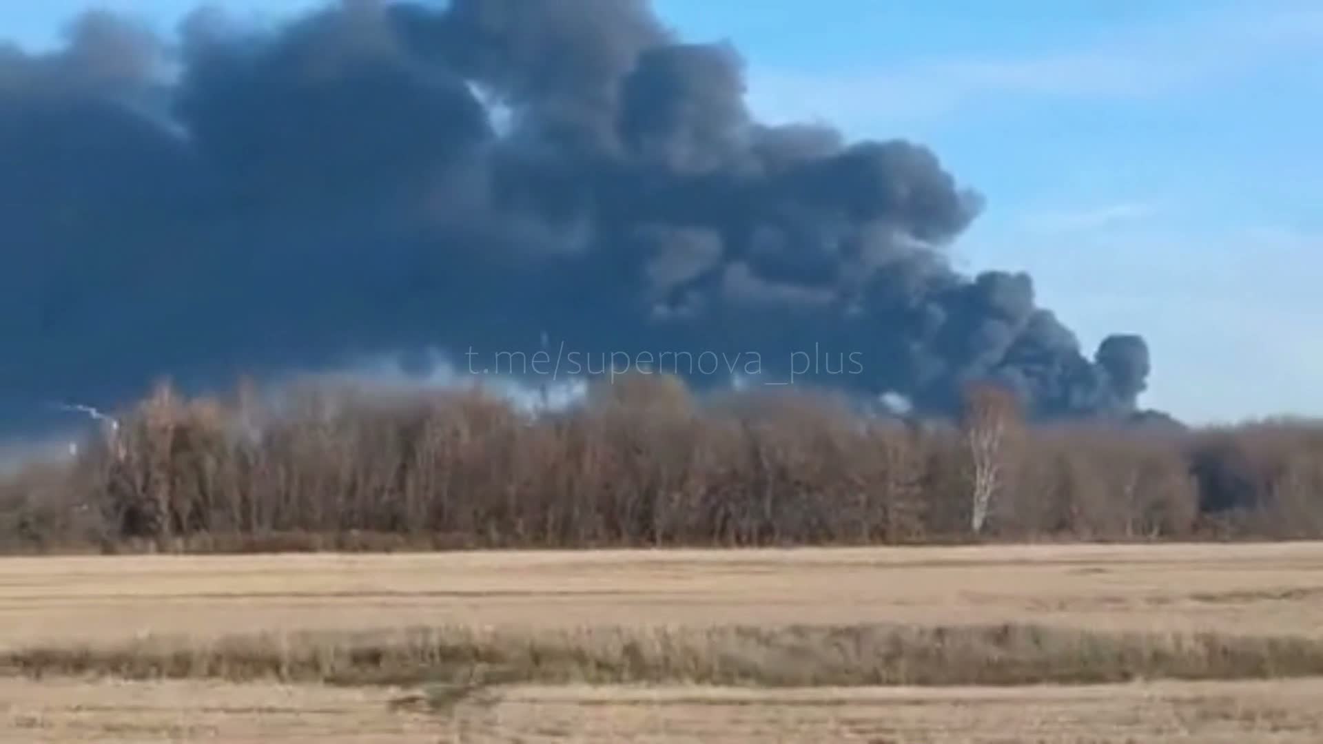 Smoke is rising over Azot chemical plant in Novomoskovsk, Tula region after drones strikes overnight